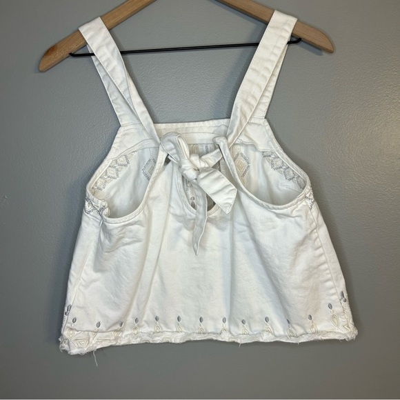 Blank NYC White and Gray Sleeveless Embroidered Top with Raw Hem, Size Medium - Picture 4 of 8